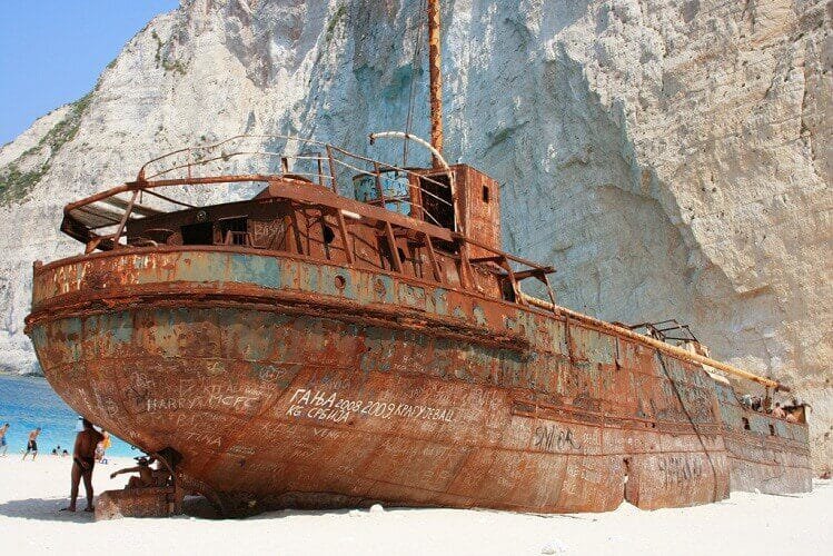 رحلة إلى شاطئ نافاجيو في اليونان: استمتع بجمال الطبيعة والتاريخ 27 La storia del Navagio qui a Zante